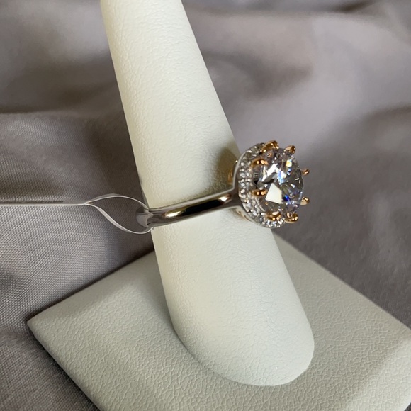 Bella Luce Ring - Picture 2 of 8